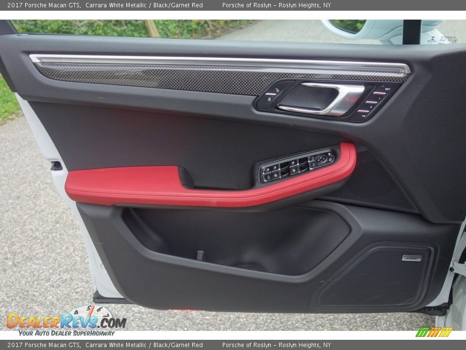 Door Panel of 2017 Porsche Macan GTS Photo #13
