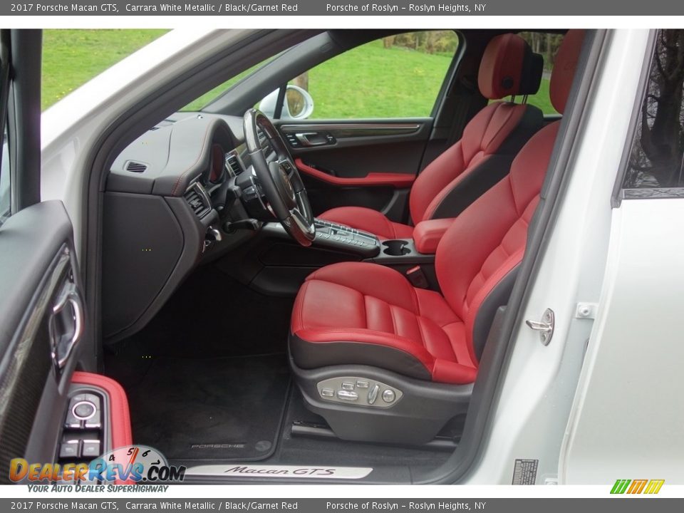 Black/Garnet Red Interior - 2017 Porsche Macan GTS Photo #14