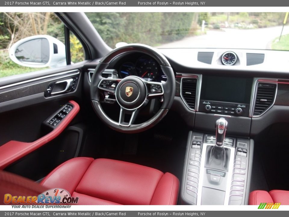 Dashboard of 2017 Porsche Macan GTS Photo #16