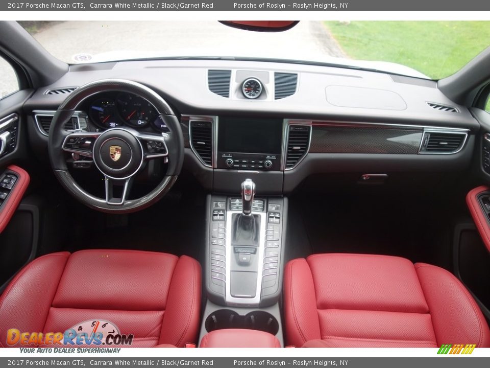 Dashboard of 2017 Porsche Macan GTS Photo #17
