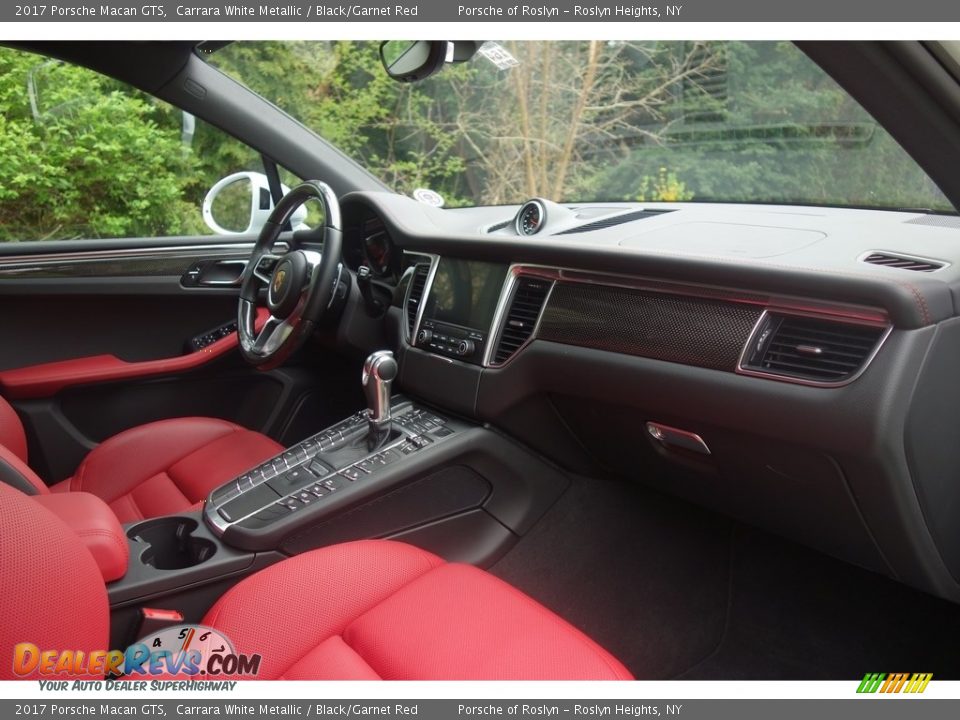 Dashboard of 2017 Porsche Macan GTS Photo #20