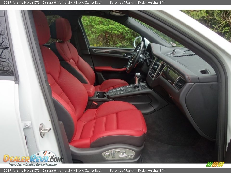 Front Seat of 2017 Porsche Macan GTS Photo #22