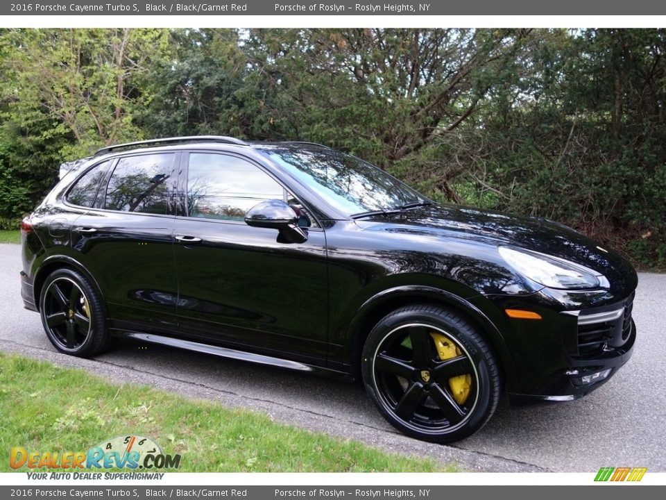 Front 3/4 View of 2016 Porsche Cayenne Turbo S Photo #9