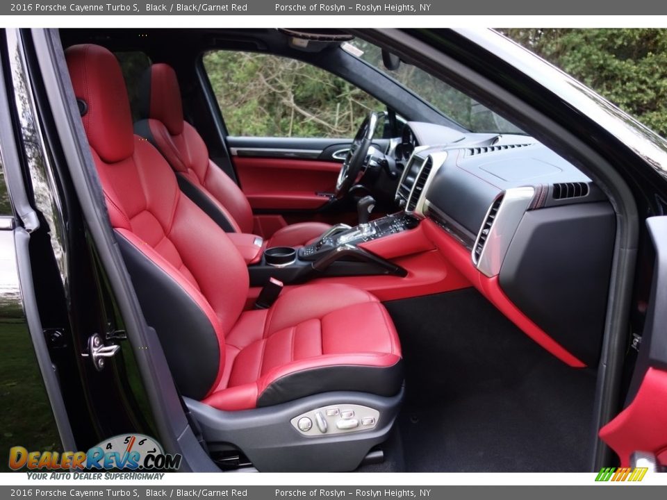 Front Seat of 2016 Porsche Cayenne Turbo S Photo #17