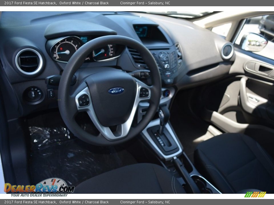 2017 Ford Fiesta SE Hatchback Oxford White / Charcoal Black Photo #7