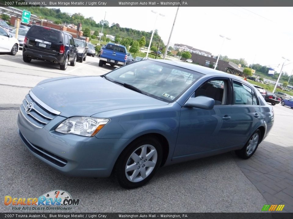 Front 3/4 View of 2007 Toyota Avalon XL Photo #5