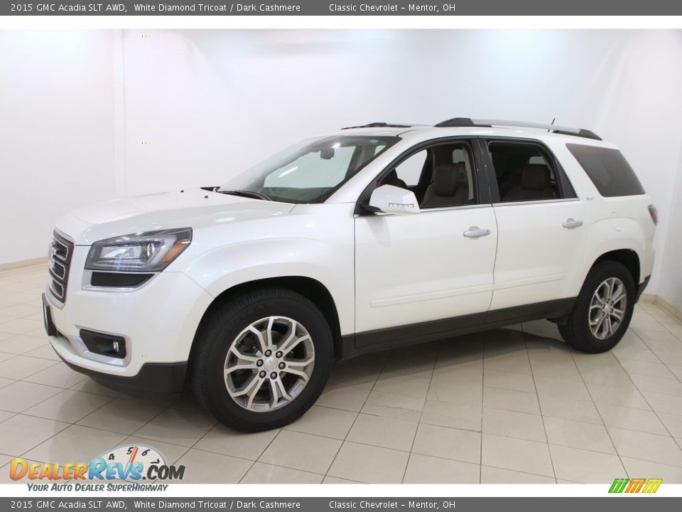 Front 3/4 View of 2015 GMC Acadia SLT AWD Photo #3