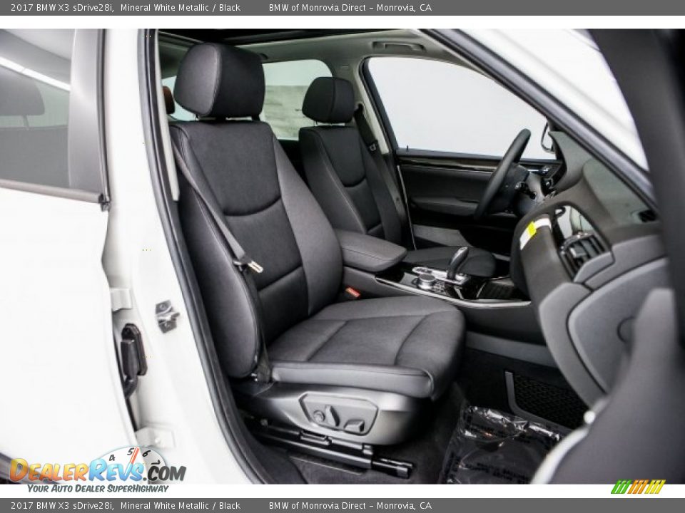 2017 BMW X3 sDrive28i Mineral White Metallic / Black Photo #2