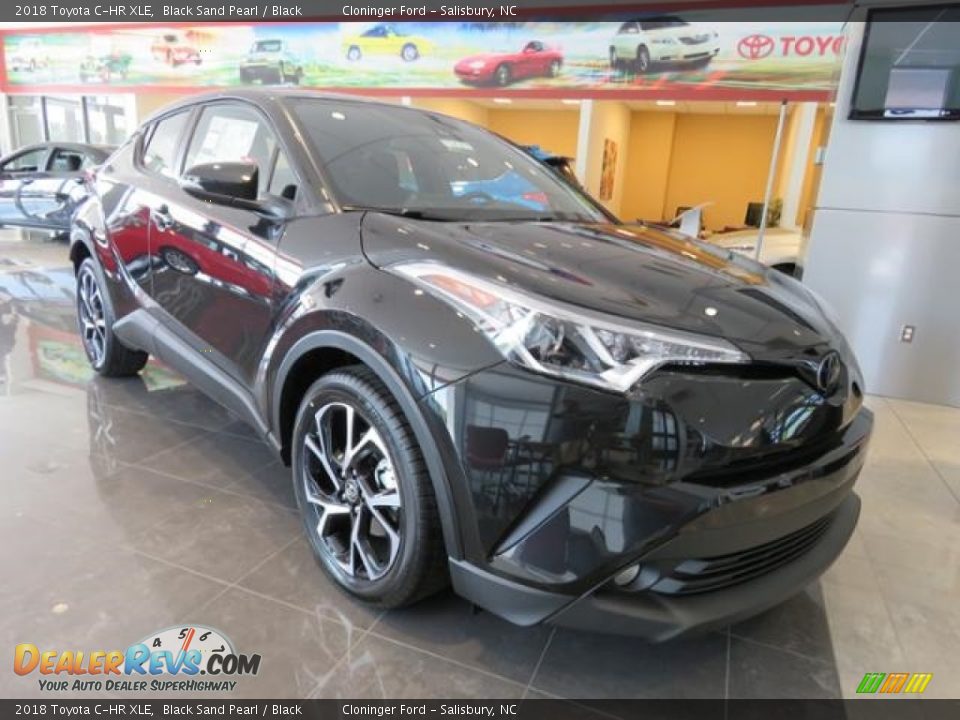 Front 3/4 View of 2018 Toyota C-HR XLE Photo #1