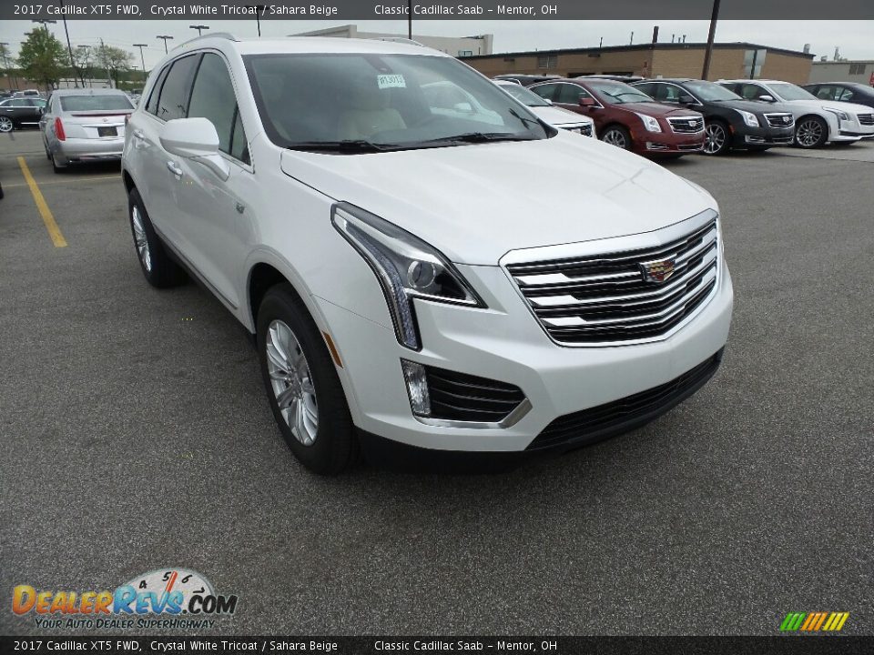Front 3/4 View of 2017 Cadillac XT5 FWD Photo #1