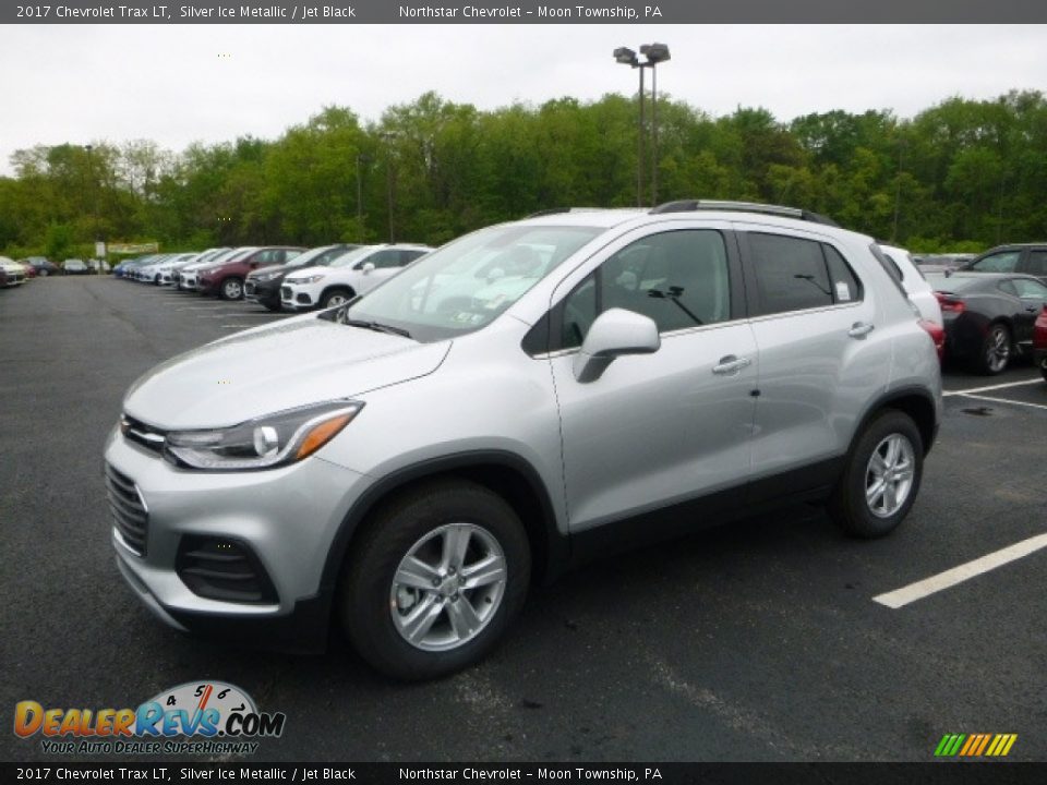 Front 3/4 View of 2017 Chevrolet Trax LT Photo #1