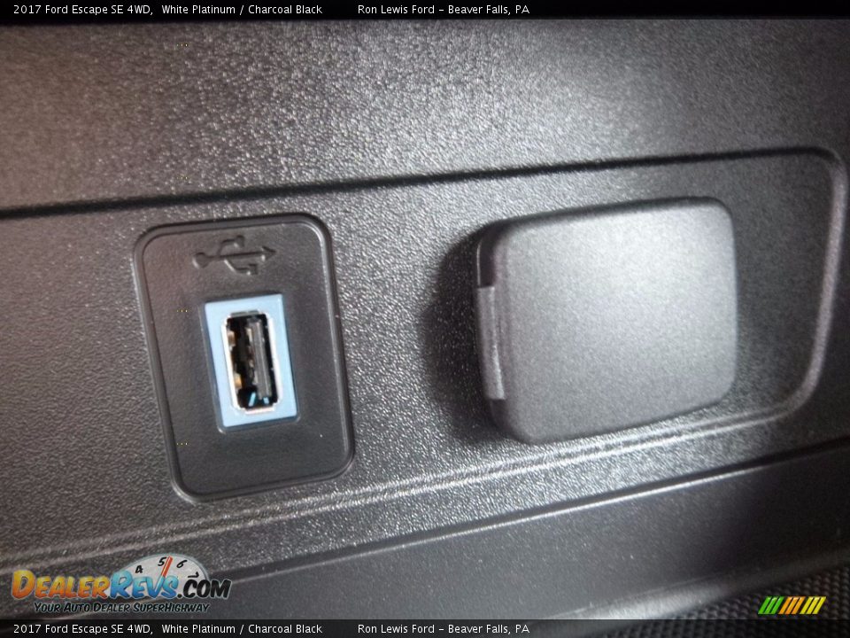 2017 Ford Escape SE 4WD White Platinum / Charcoal Black Photo #19