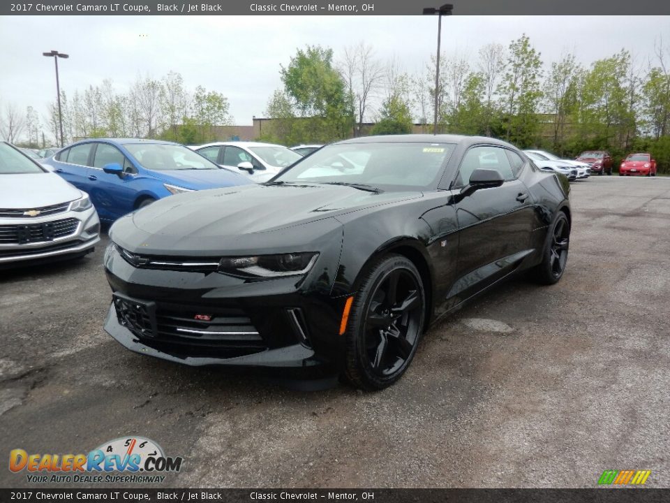 Front 3/4 View of 2017 Chevrolet Camaro LT Coupe Photo #1