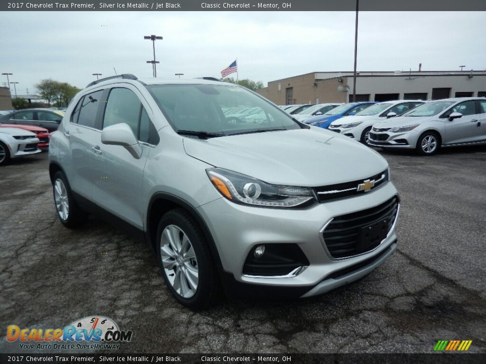 Front 3/4 View of 2017 Chevrolet Trax Premier Photo #3