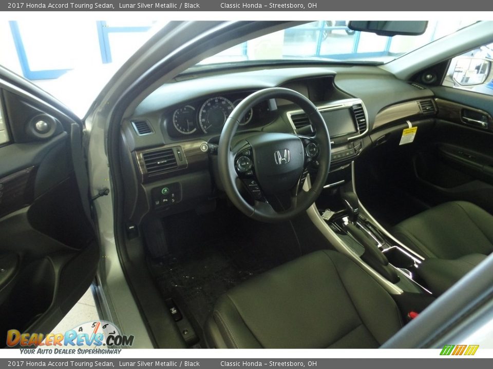 2017 Honda Accord Touring Sedan Lunar Silver Metallic / Black Photo #5