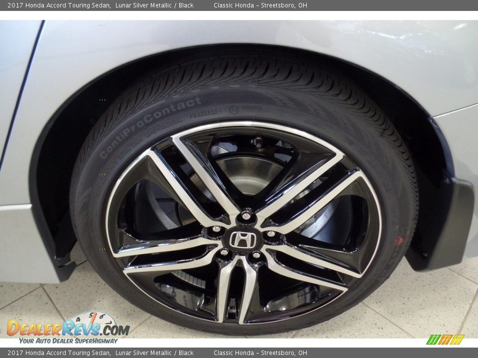 2017 Honda Accord Touring Sedan Lunar Silver Metallic / Black Photo #16