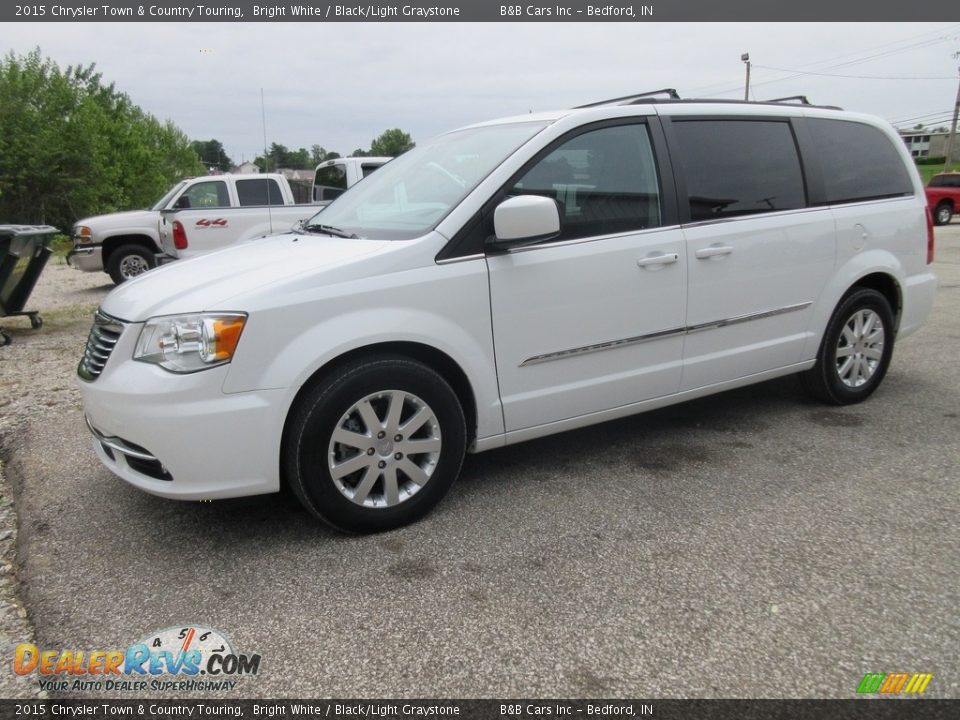 Front 3/4 View of 2015 Chrysler Town & Country Touring Photo #6