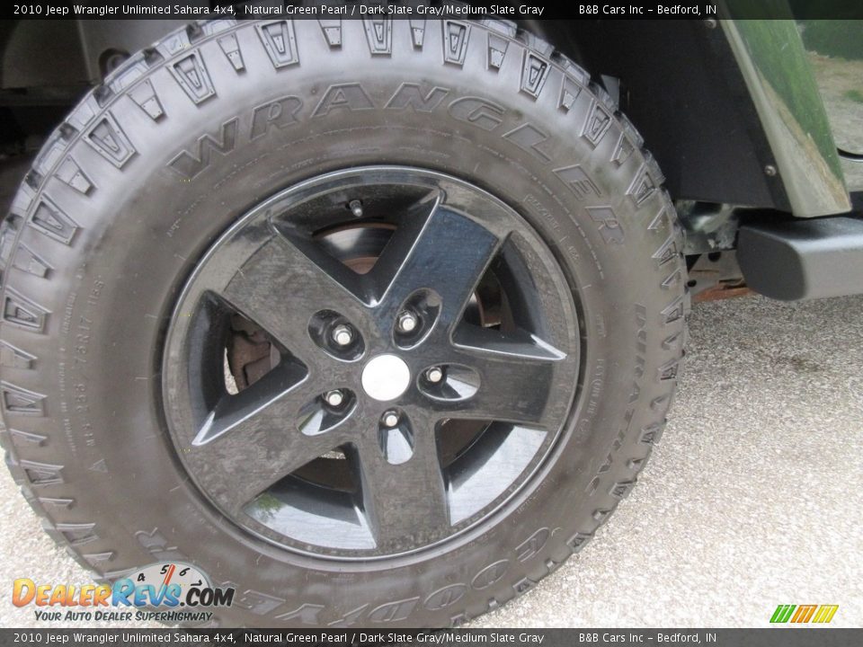 2010 Jeep Wrangler Unlimited Sahara 4x4 Natural Green Pearl / Dark Slate Gray/Medium Slate Gray Photo #9
