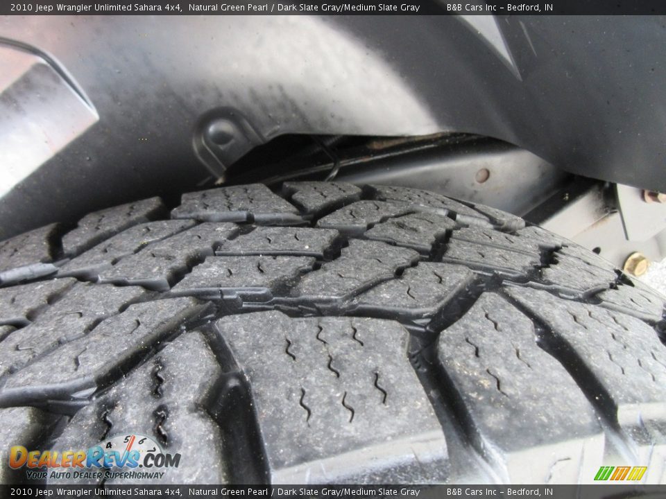 2010 Jeep Wrangler Unlimited Sahara 4x4 Natural Green Pearl / Dark Slate Gray/Medium Slate Gray Photo #10