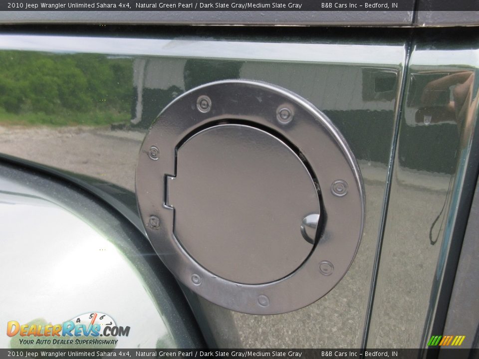 2010 Jeep Wrangler Unlimited Sahara 4x4 Natural Green Pearl / Dark Slate Gray/Medium Slate Gray Photo #16