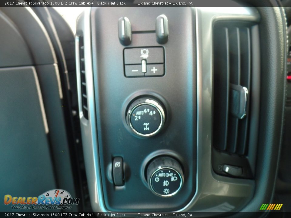 2017 Chevrolet Silverado 1500 LTZ Crew Cab 4x4 Black / Jet Black Photo #28