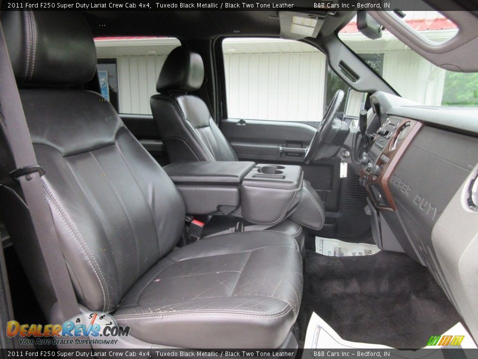 2011 Ford F250 Super Duty Lariat Crew Cab 4x4 Tuxedo Black Metallic / Black Two Tone Leather Photo #24