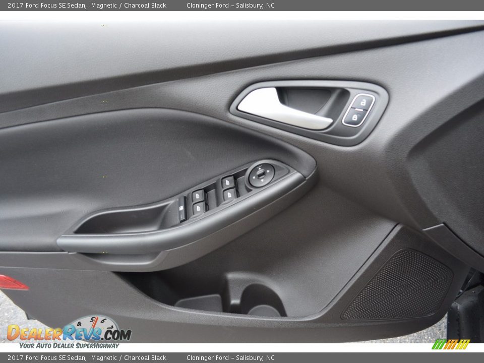 2017 Ford Focus SE Sedan Magnetic / Charcoal Black Photo #5
