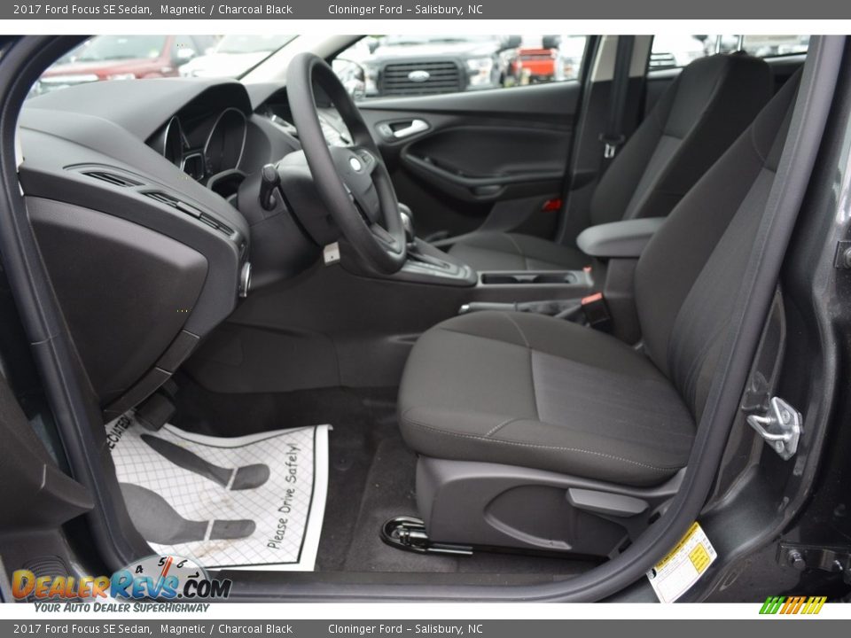 2017 Ford Focus SE Sedan Magnetic / Charcoal Black Photo #6