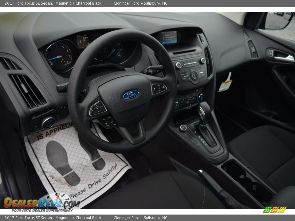 2017 Ford Focus SE Sedan Magnetic / Charcoal Black Photo #7