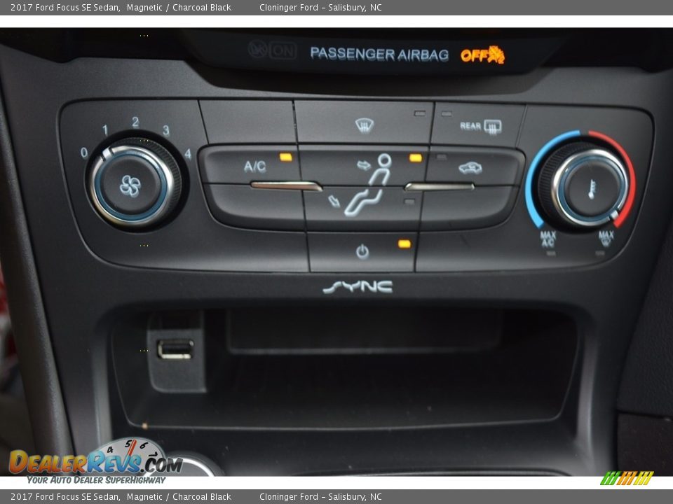 2017 Ford Focus SE Sedan Magnetic / Charcoal Black Photo #13