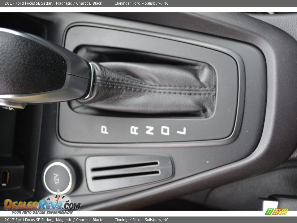 2017 Ford Focus SE Sedan Magnetic / Charcoal Black Photo #14