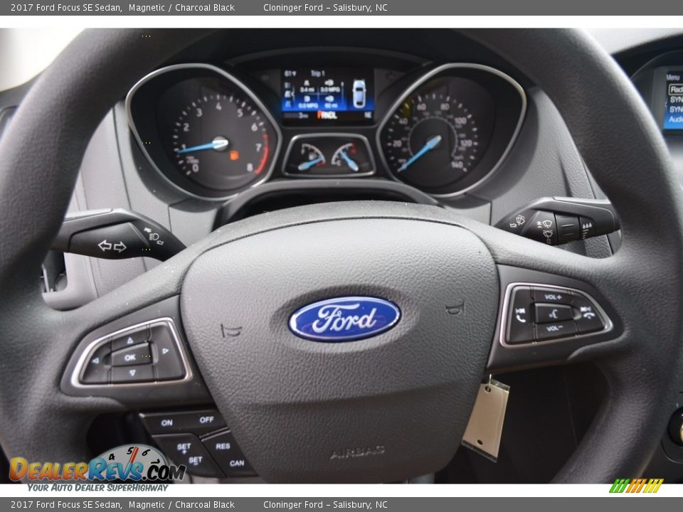 2017 Ford Focus SE Sedan Magnetic / Charcoal Black Photo #15