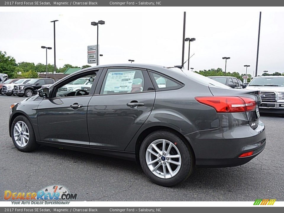 2017 Ford Focus SE Sedan Magnetic / Charcoal Black Photo #18