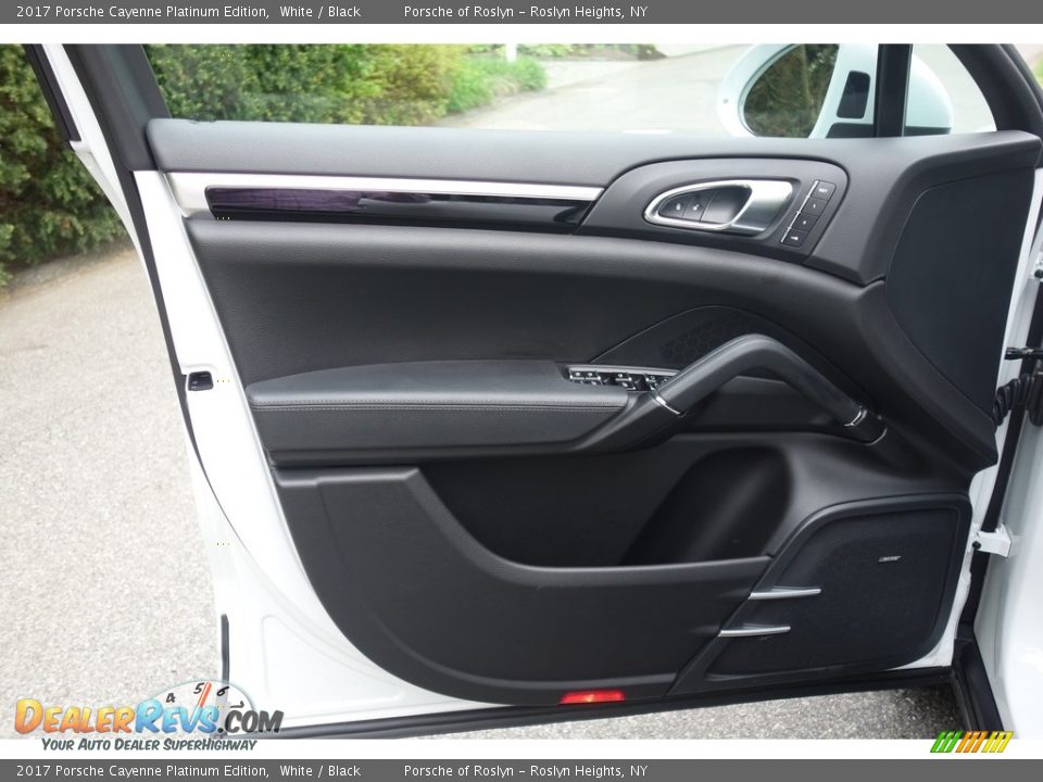 Door Panel of 2017 Porsche Cayenne Platinum Edition Photo #11