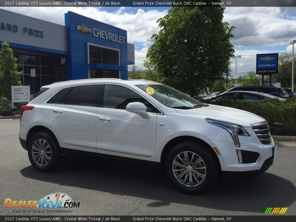 2017 Cadillac XT5 Luxury AWD Crystal White Tricoat / Jet Black Photo #4