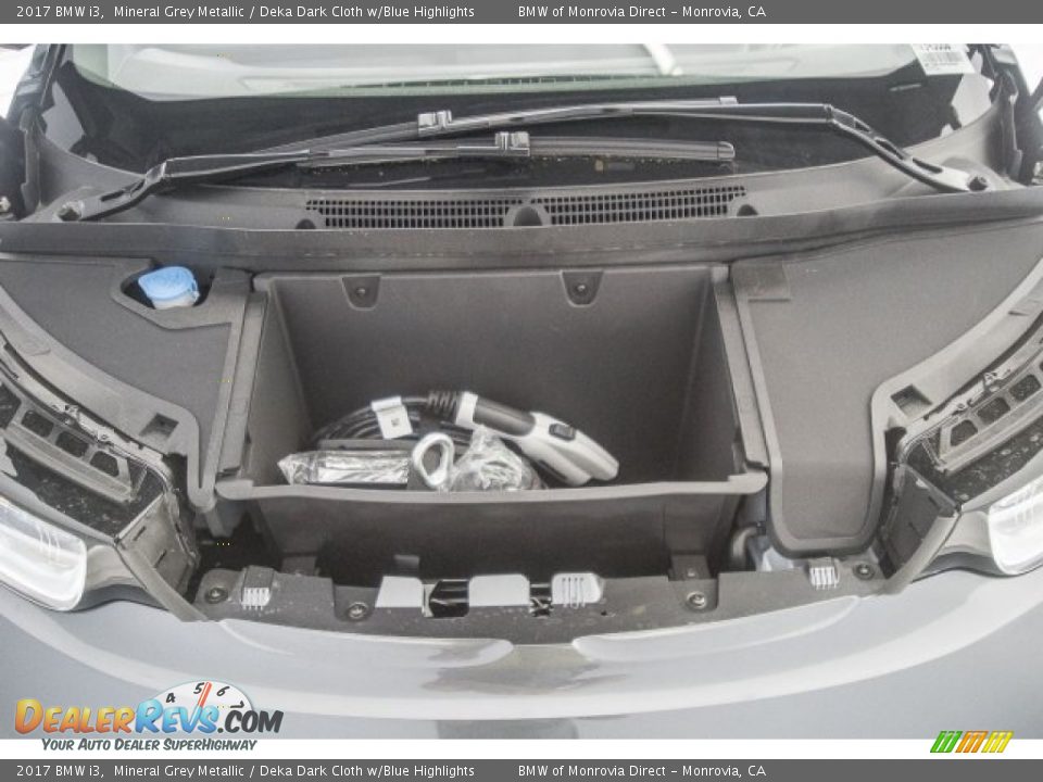 2017 BMW i3 Mineral Grey Metallic / Deka Dark Cloth w/Blue Highlights Photo #8