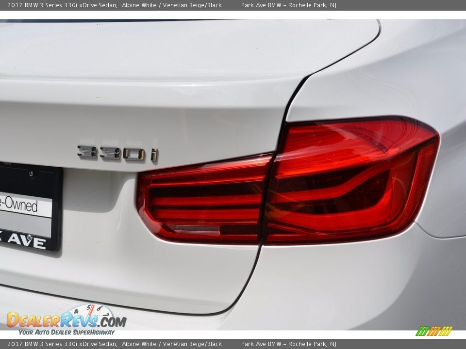 2017 BMW 3 Series 330i xDrive Sedan Alpine White / Venetian Beige/Black Photo #23