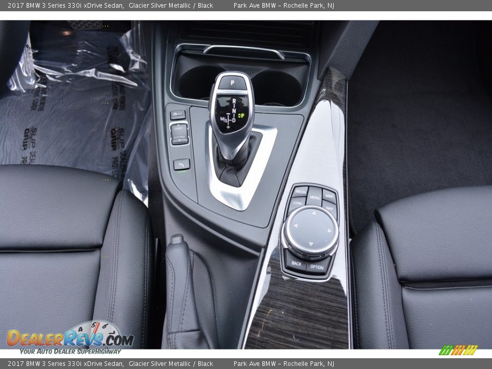 2017 BMW 3 Series 330i xDrive Sedan Glacier Silver Metallic / Black Photo #17