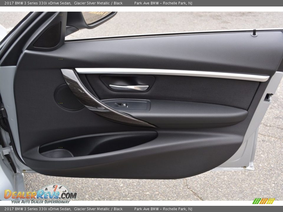 2017 BMW 3 Series 330i xDrive Sedan Glacier Silver Metallic / Black Photo #26