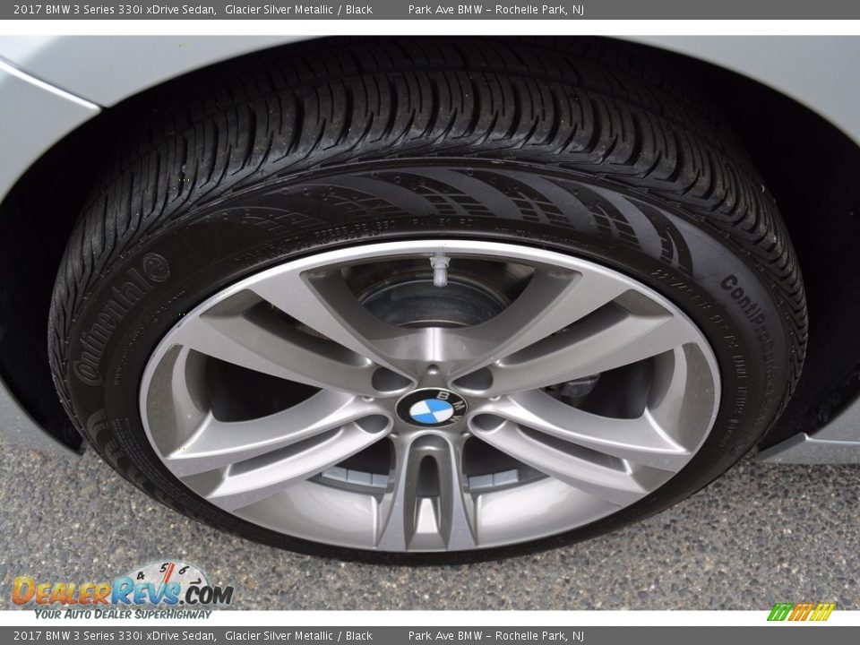 2017 BMW 3 Series 330i xDrive Sedan Glacier Silver Metallic / Black Photo #33
