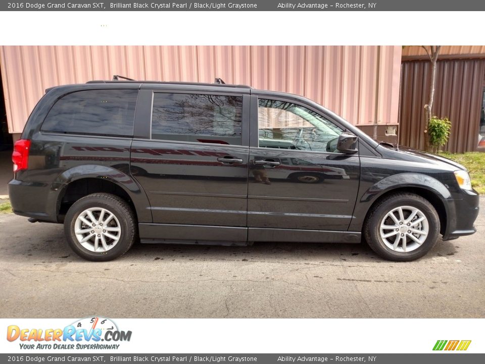 2016 Dodge Grand Caravan SXT Brilliant Black Crystal Pearl / Black/Light Graystone Photo #5