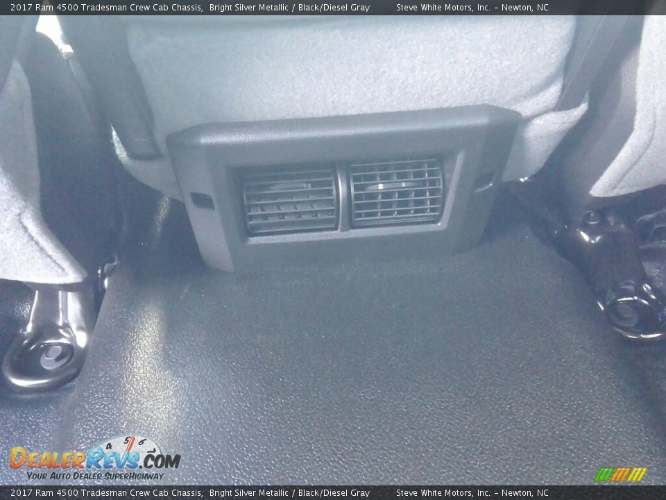 2017 Ram 4500 Tradesman Crew Cab Chassis Bright Silver Metallic / Black/Diesel Gray Photo #12