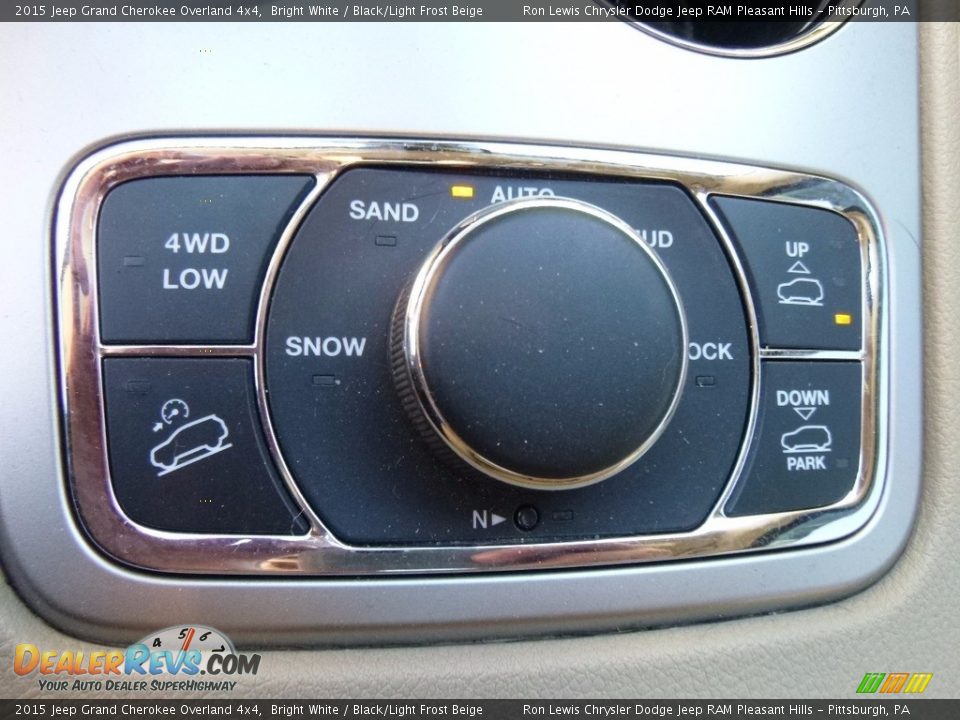 2015 Jeep Grand Cherokee Overland 4x4 Bright White / Black/Light Frost Beige Photo #18
