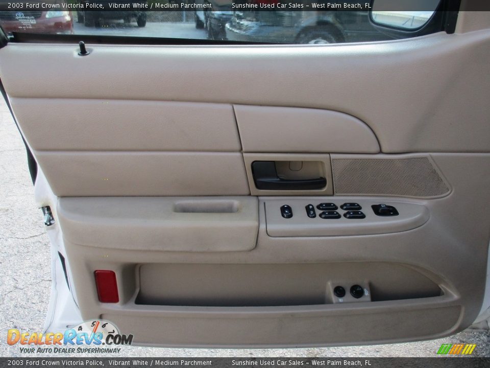 2003 Ford Crown Victoria Police Vibrant White / Medium Parchment Photo #6