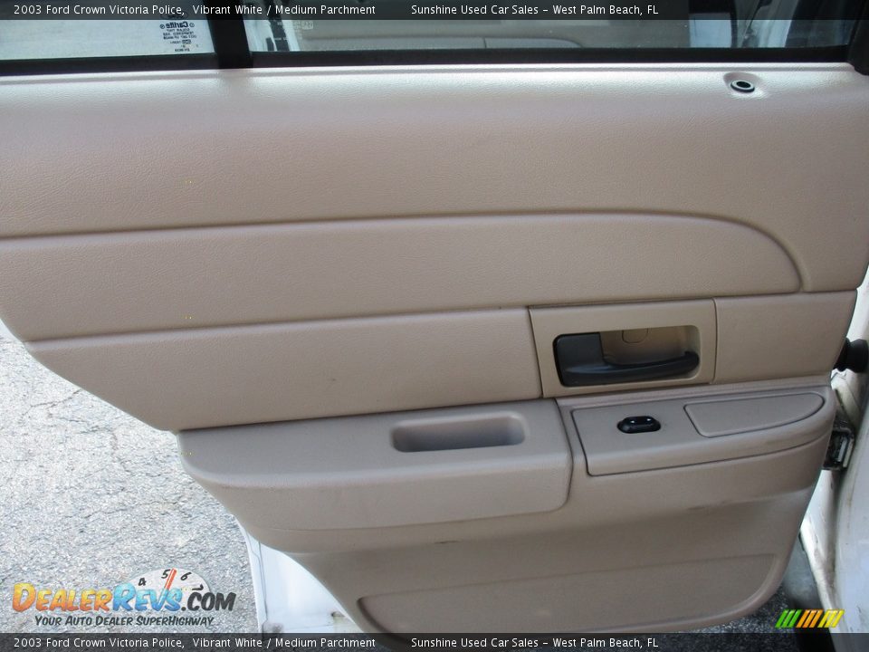2003 Ford Crown Victoria Police Vibrant White / Medium Parchment Photo #9