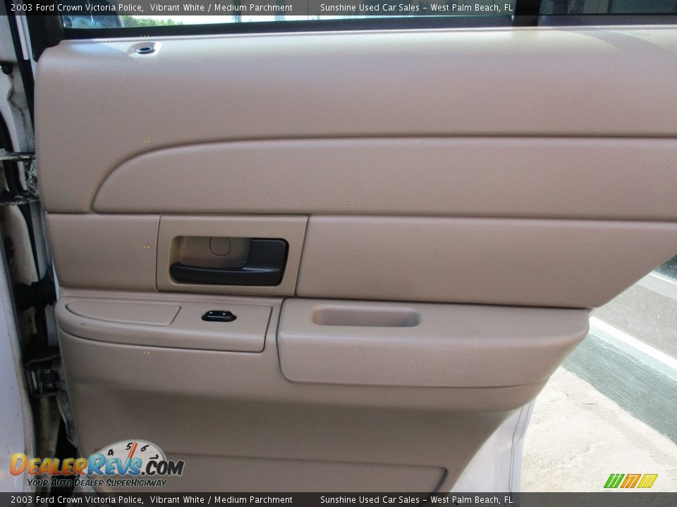 2003 Ford Crown Victoria Police Vibrant White / Medium Parchment Photo #11