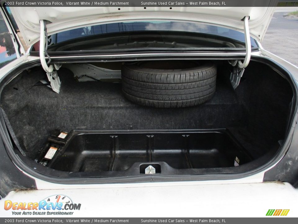 2003 Ford Crown Victoria Police Vibrant White / Medium Parchment Photo #15