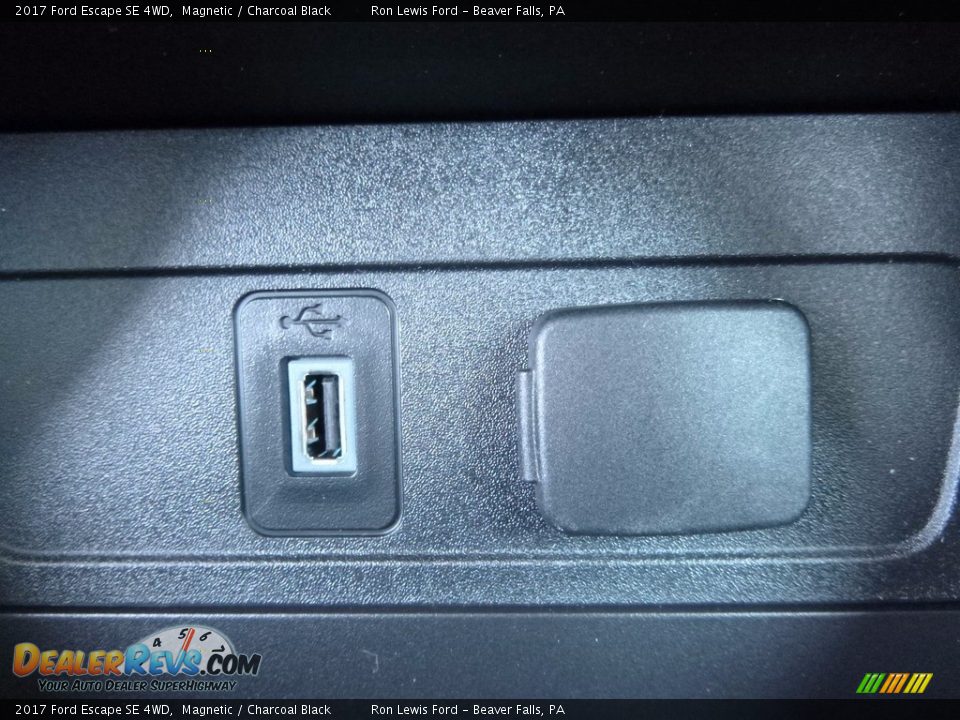 2017 Ford Escape SE 4WD Magnetic / Charcoal Black Photo #18