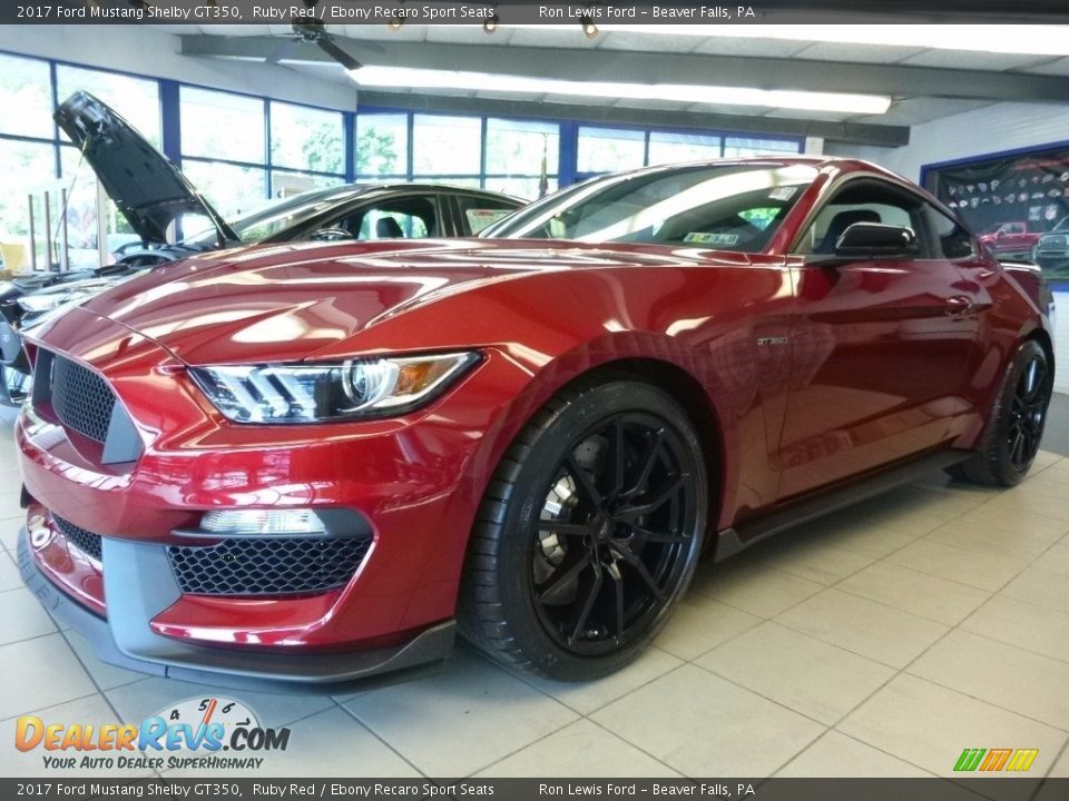 Front 3/4 View of 2017 Ford Mustang Shelby GT350 Photo #9