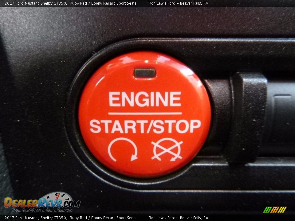 Controls of 2017 Ford Mustang Shelby GT350 Photo #15